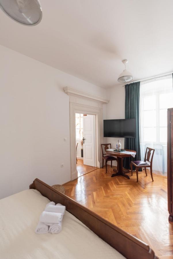 Throne Of 2 Apartamento